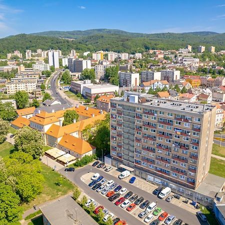 Apartmany A Studia Zamecky Park Litvínov Exterior foto